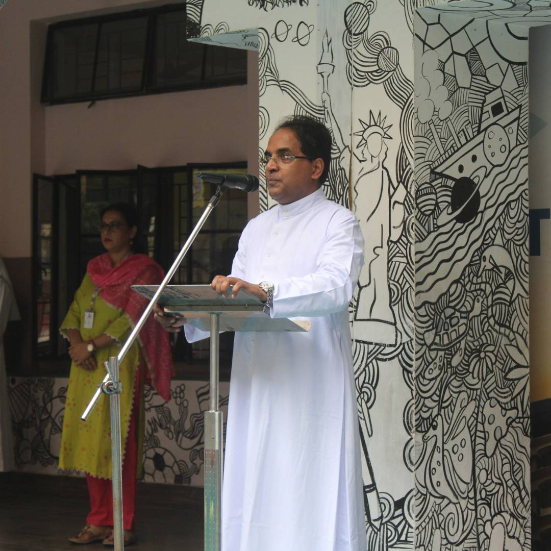 Special assembly prize distribution ceremony photo